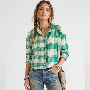 American Eagle Cropped Dual Pattern Green & White Plaid Shirt Size Large